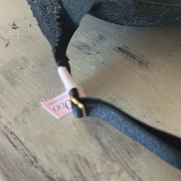 Victoria Secret DREAM ANGELS Lace Lightly Lined Plunge Bra Black Lace NWT - Picture 9 of 12